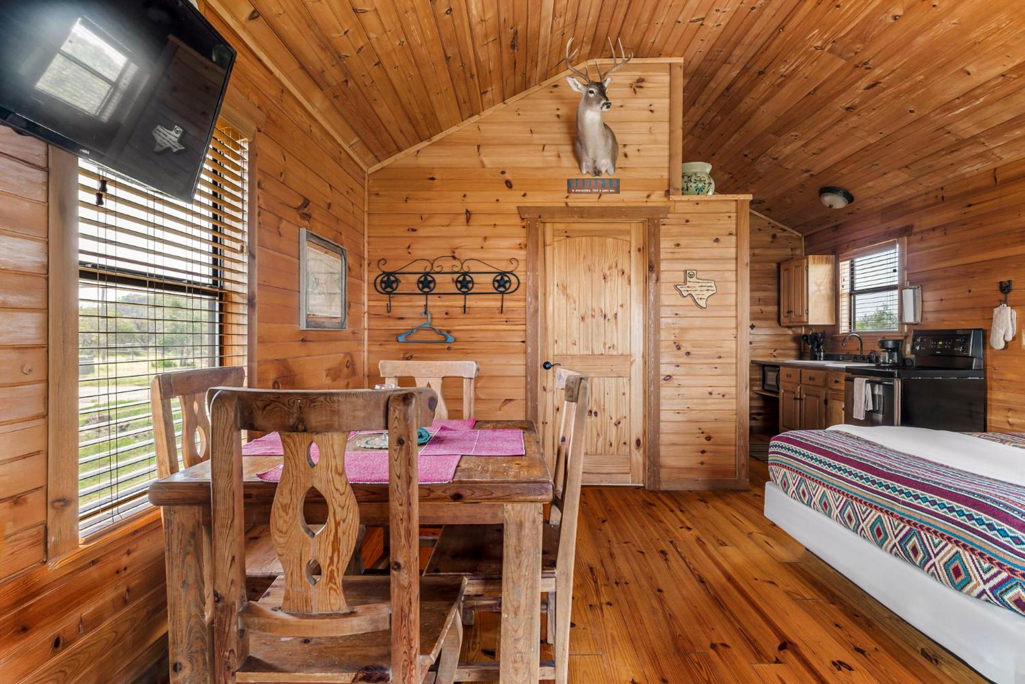 Crabapple Enchanted Rockview Cabins חדר תמונה
