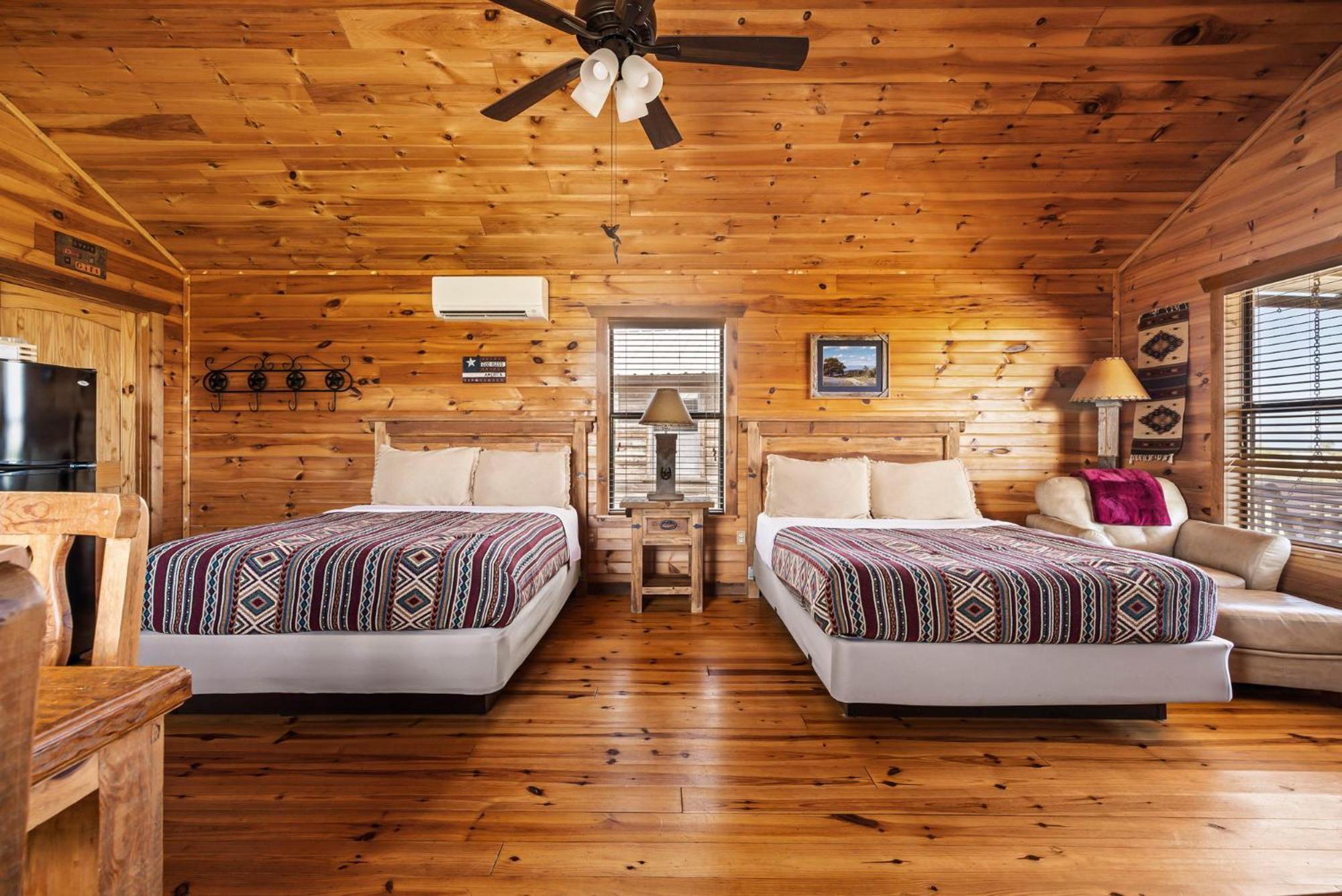 Crabapple Enchanted Rockview Cabins חדר תמונה