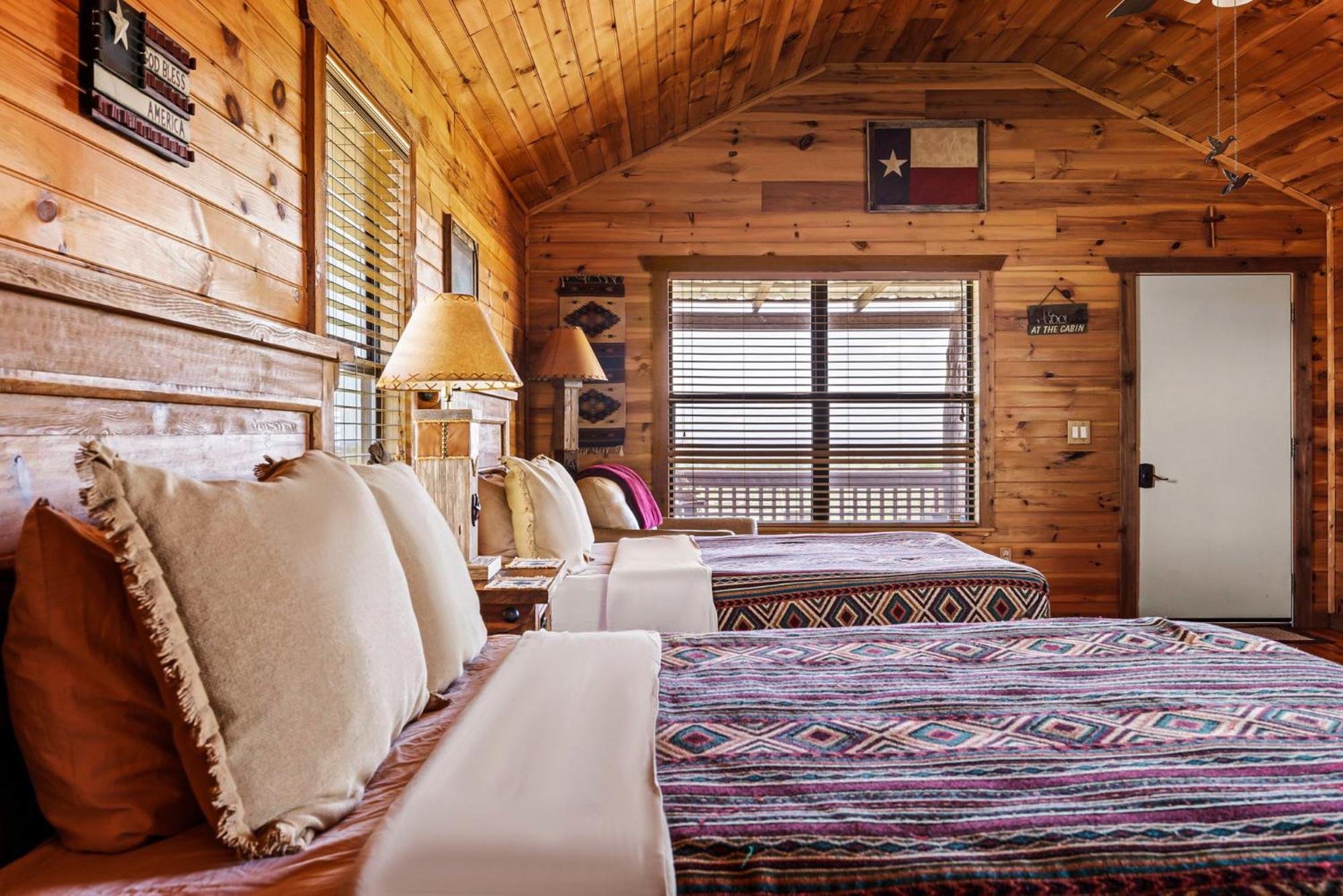 Crabapple Enchanted Rockview Cabins חדר תמונה